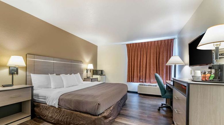 <b>Econo Lodge Pueblo North Room</b>. Images powered by <a href="https://iceportal.shijigroup.com/" title="IcePortal" target="_blank">IcePortal</a>.
