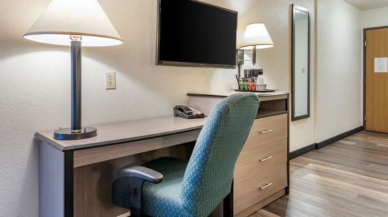 <b>Econo Lodge Pueblo North Room</b>. Images powered by <a href="https://iceportal.shijigroup.com/" title="IcePortal" target="_blank">IcePortal</a>.