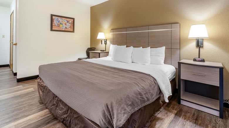 <b>Econo Lodge Pueblo North Room</b>. Images powered by <a href="https://iceportal.shijigroup.com/" title="IcePortal" target="_blank">IcePortal</a>.