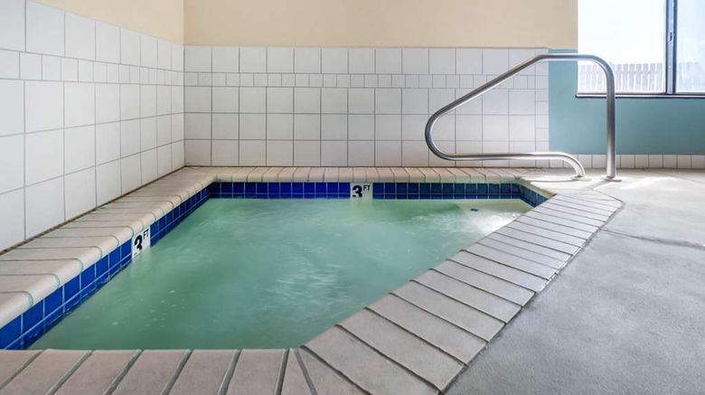 <b>Comfort Inn Limon Pool</b>. Images powered by <a href="https://iceportal.shijigroup.com/" title="IcePortal" target="_blank">IcePortal</a>.