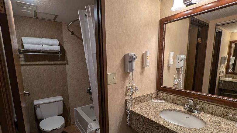 <b>Comfort Inn Room</b>. Images powered by <a href="https://iceportal.shijigroup.com/" title="IcePortal" target="_blank">IcePortal</a>.
