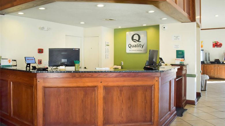 <b>Quality Inn & Suites Garden of the Gods Lobby</b>. Images powered by <a href="https://iceportal.shijigroup.com/" title="IcePortal" target="_blank">IcePortal</a>.