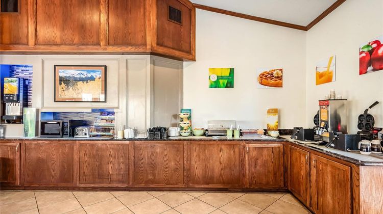 Quality Inn & Suites Garden of the Gods Restaurant
