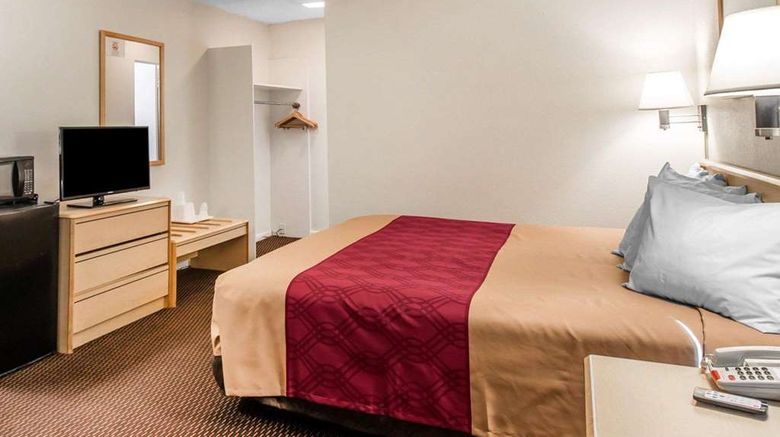 <b>Econo Lodge Colorado Springs Downtown Room</b>. Images powered by <a href="https://iceportal.shijigroup.com/" title="IcePortal" target="_blank">IcePortal</a>.