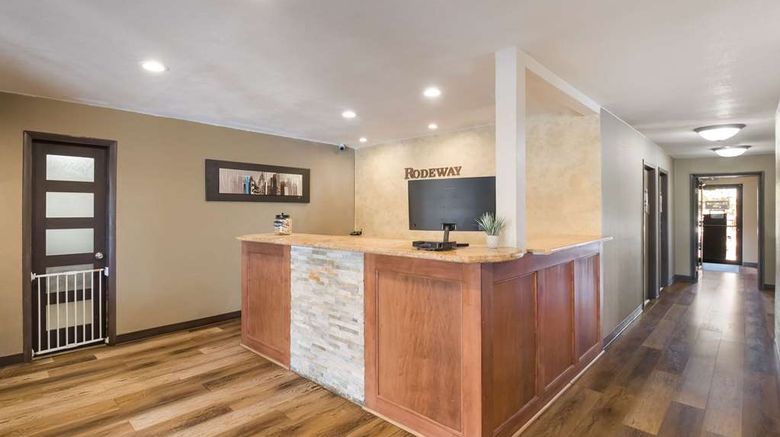 <b>Rodeway Inn Lobby</b>. Images powered by <a href="https://iceportal.shijigroup.com/" title="IcePortal" target="_blank">IcePortal</a>.