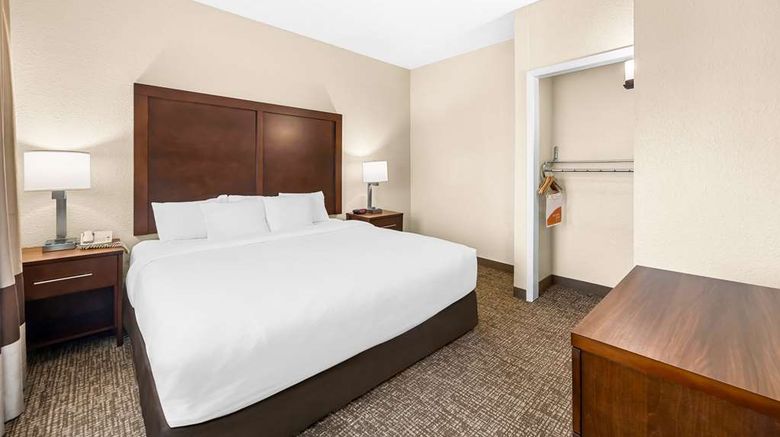 <b>Comfort Inn & Suites Suite</b>. Images powered by <a href="https://iceportal.shijigroup.com/" title="IcePortal" target="_blank">IcePortal</a>.