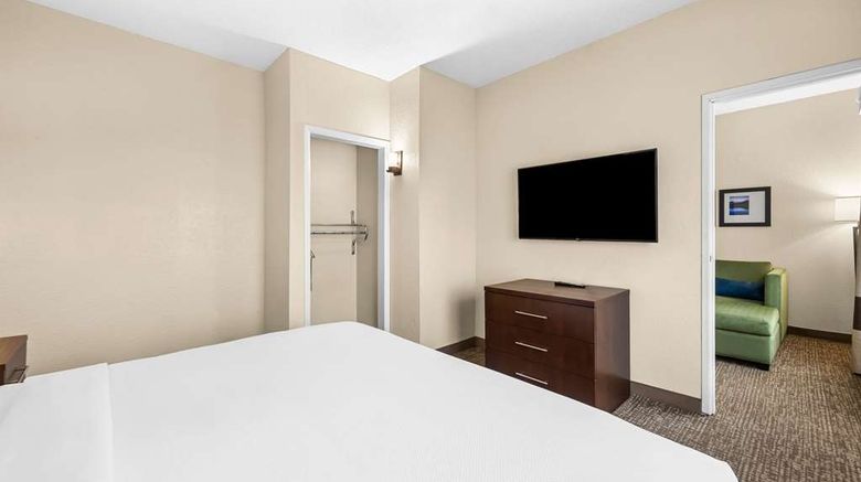 <b>Comfort Inn & Suites Suite</b>. Images powered by <a href="https://iceportal.shijigroup.com/" title="IcePortal" target="_blank">IcePortal</a>.