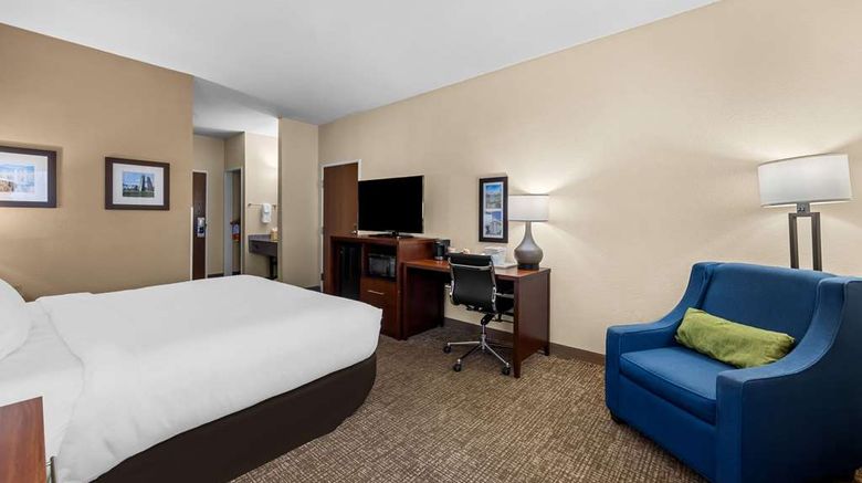 <b>Comfort Inn & Suites Room</b>. Images powered by <a href="https://iceportal.shijigroup.com/" title="IcePortal" target="_blank">IcePortal</a>.