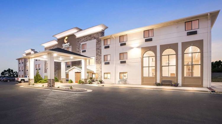 Comfort Inn & Suites Exterior