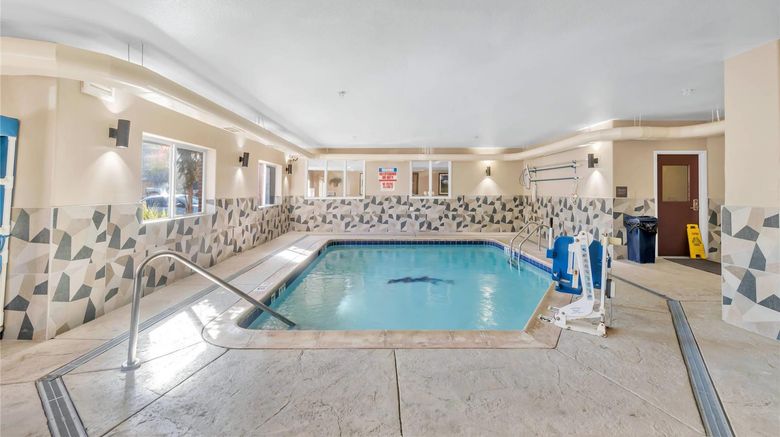 <b>Comfort Suites Lakewood Pool</b>. Images powered by <a href="https://iceportal.shijigroup.com/" title="IcePortal" target="_blank">IcePortal</a>.