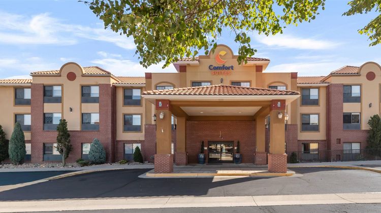 Comfort Suites Lakewood Exterior