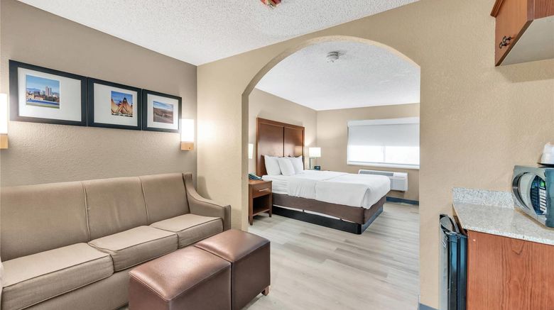 <b>Comfort Suites Lakewood Suite</b>. Images powered by <a href="https://iceportal.shijigroup.com/" title="IcePortal" target="_blank">IcePortal</a>.