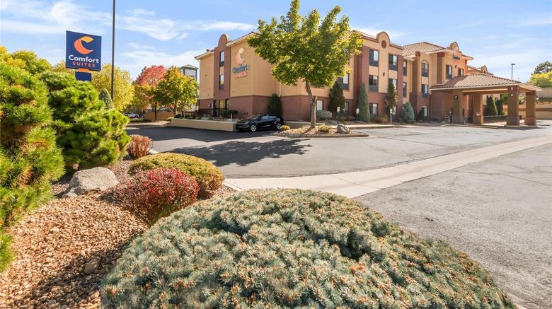 <b>Comfort Suites Lakewood Exterior</b>. Images powered by <a href="https://iceportal.shijigroup.com/" title="IcePortal" target="_blank">IcePortal</a>.