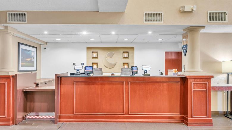 <b>Comfort Suites Lakewood Lobby</b>. Images powered by <a href="https://iceportal.shijigroup.com/" title="IcePortal" target="_blank">IcePortal</a>.