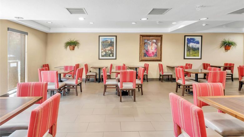 <b>Comfort Suites Lakewood Restaurant</b>. Images powered by <a href="https://iceportal.shijigroup.com/" title="IcePortal" target="_blank">IcePortal</a>.