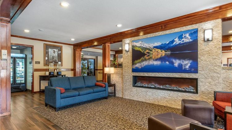 Comfort Inn & Suites Lobby
