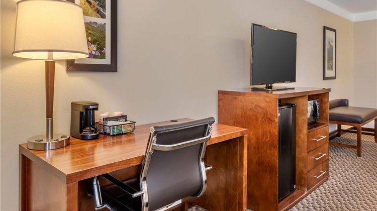 Comfort Inn & Suites Room