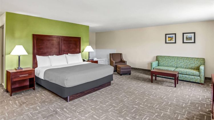 Quality Inn & Suites Vail Valley Suite