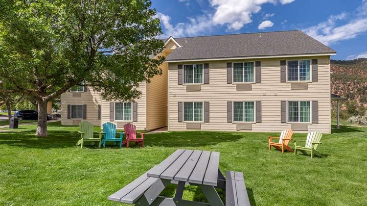 Comfort Inn & Suites Exterior