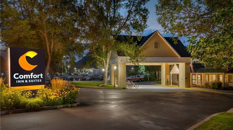 Comfort Inn & Suites Exterior