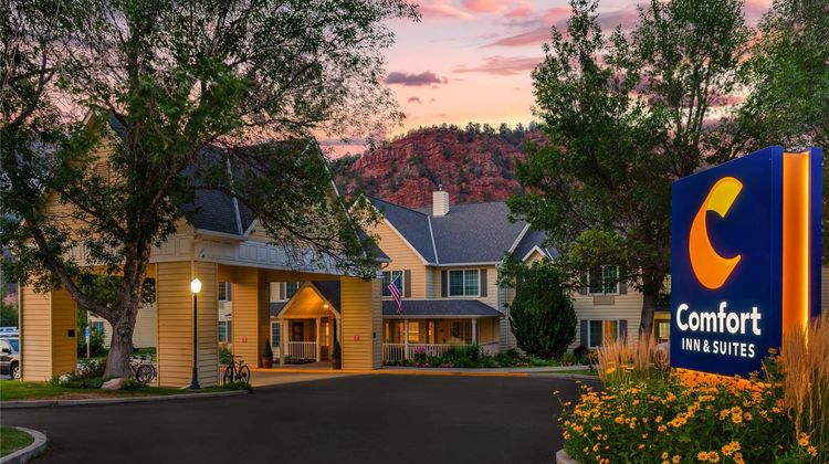 Comfort Inn & Suites Exterior