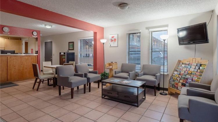 Econo Lodge Lobby