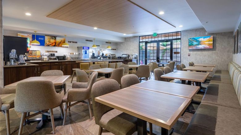 <b>Comfort Suites at Evergreen Parkway Restaurant</b>. Images powered by <a href="https://iceportal.shijigroup.com/" title="IcePortal" target="_blank">IcePortal</a>.