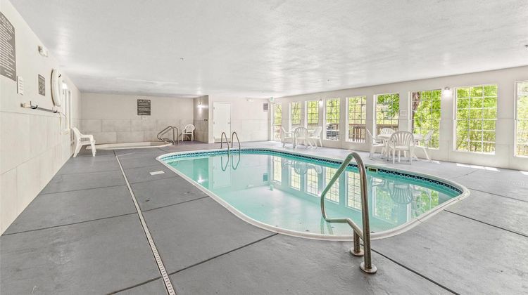 Quality Inn & Suites ON THE RIVER Pool
