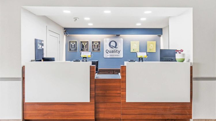 Quality Inn & Suites ON THE RIVER Lobby