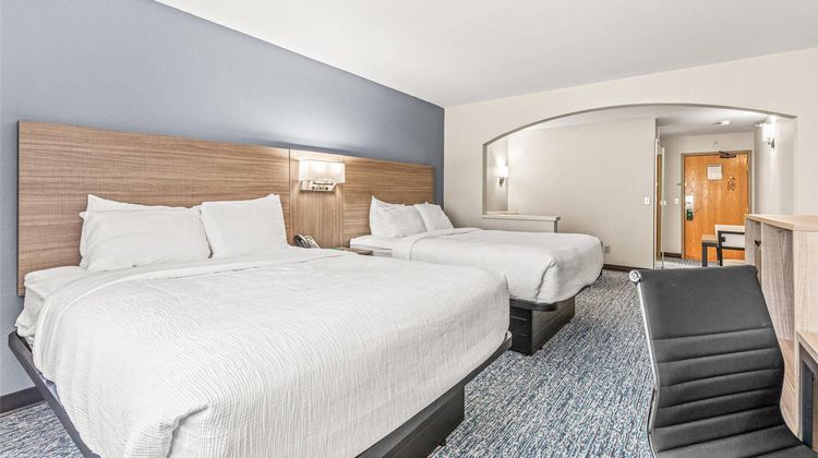 Quality Inn & Suites ON THE RIVER Room