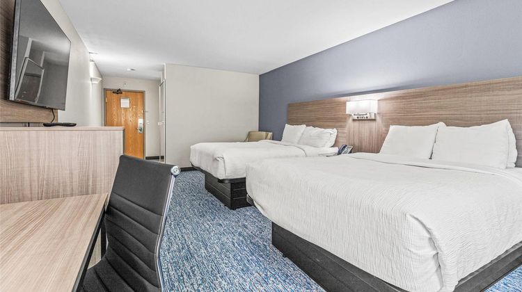 Quality Inn & Suites ON THE RIVER Room