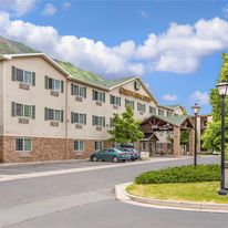 Quality Inn & Suites ON THE RIVER