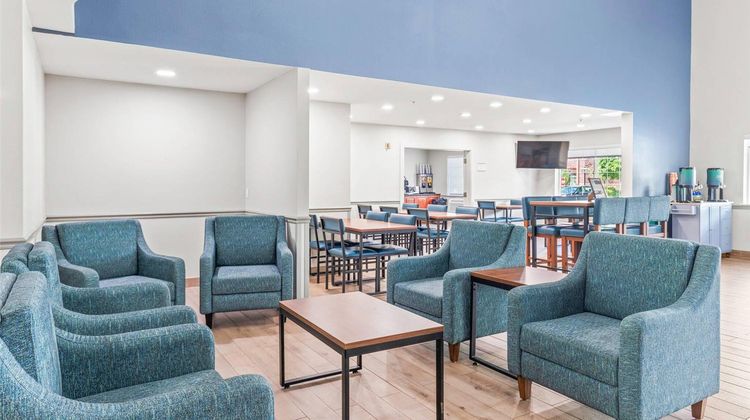 Quality Inn & Suites ON THE RIVER Lobby