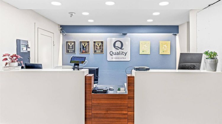 Quality Inn & Suites ON THE RIVER Lobby