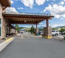 Quality Inn & Suites Summit County Exterior