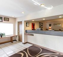 Quality Inn & Suites Summit County Lobby