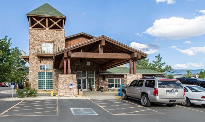 Quality Inn & Suites Summit County Exterior