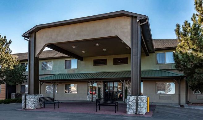 Quality Inn and Suites Pueblo West Exterior