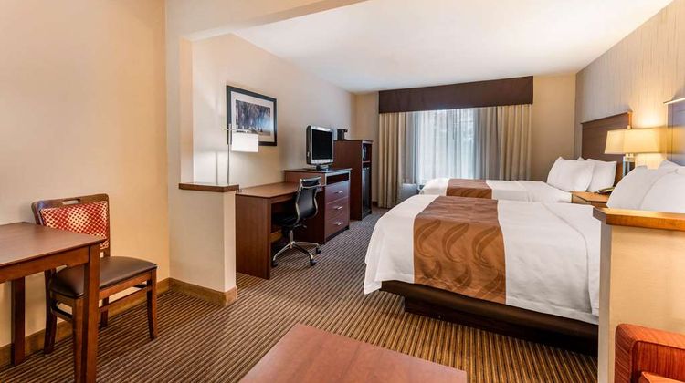 Quality Inn & Suites University Suite
