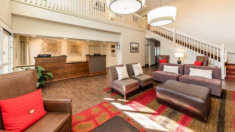 Quality Inn & Suites University Lobby