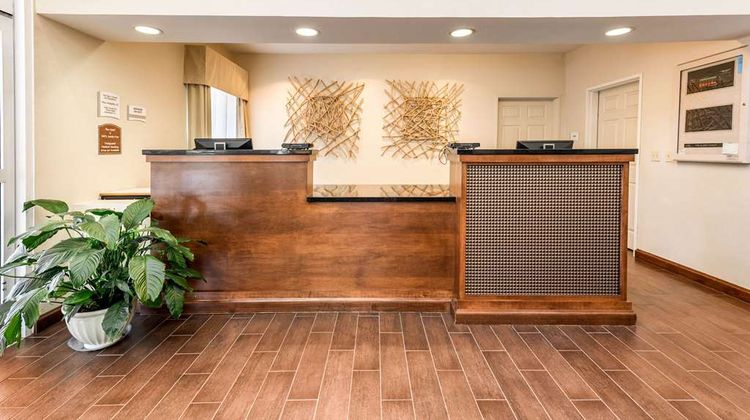 Quality Inn & Suites University Lobby