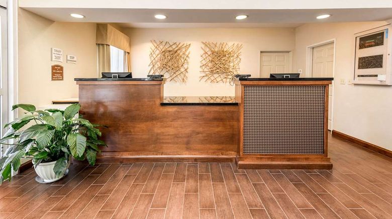 <b>Quality Inn & Suites University Lobby</b>. Images powered by <a href="https://iceportal.shijigroup.com/" title="IcePortal" target="_blank">IcePortal</a>.