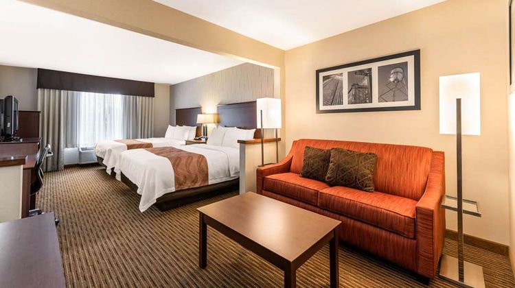 Quality Inn & Suites University Suite