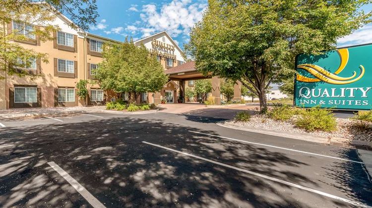 Quality Inn & Suites University Exterior