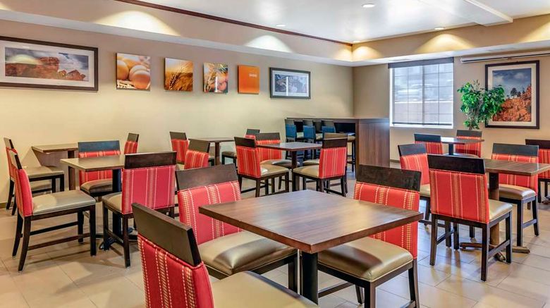 <b>Comfort Suites Castle Rock Restaurant</b>. Images powered by <a href="https://iceportal.shijigroup.com/" title="IcePortal" target="_blank">IcePortal</a>.