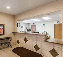 Quality Inn & Suites Lobby