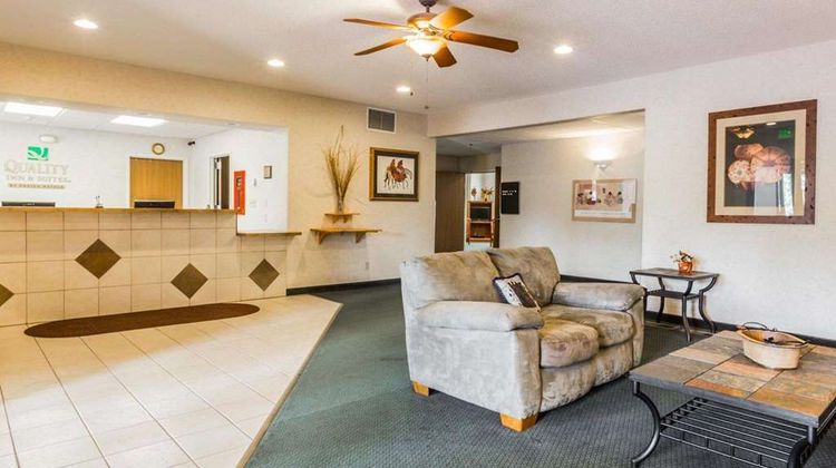 Quality Inn & Suites Lobby