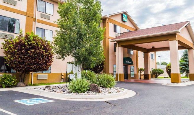 Quality Inn & Suites Exterior