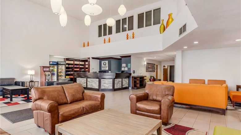 <b>Quality Inn & Suites DIA/Gateway Park Lobby</b>. Images powered by <a href="https://iceportal.shijigroup.com/" title="IcePortal" target="_blank">IcePortal</a>.