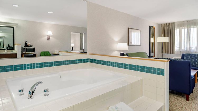 Quality Inn & Suites DIA/Gateway Park Suite
